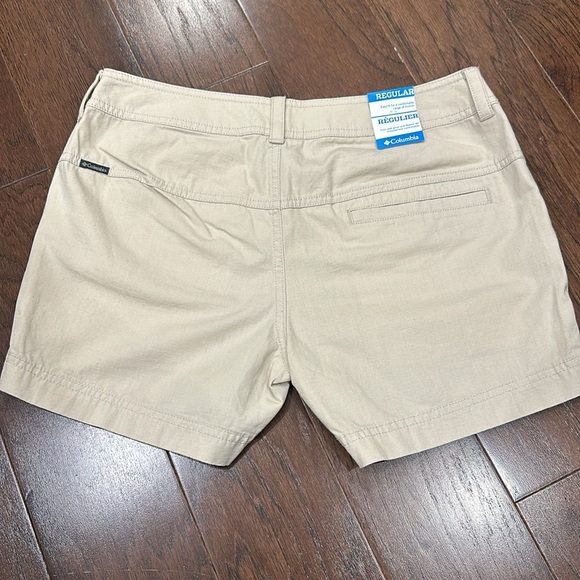 NWT Columbia beige khaki shorts - size 4 - Picture 4 of 5